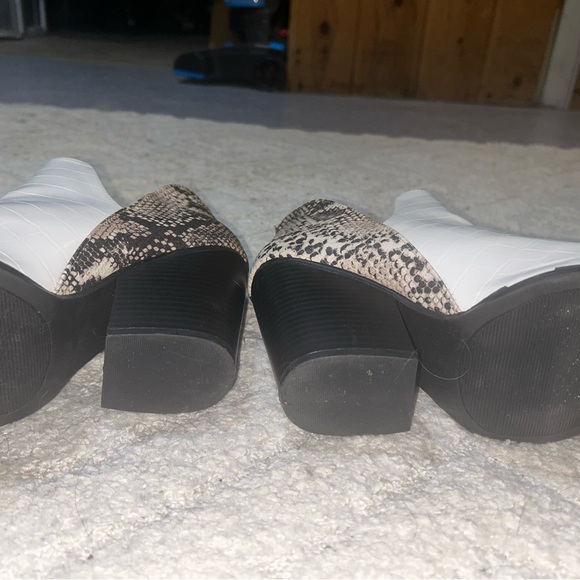 Qupid | Black and White Snakeskin Booties | Size: 9 - Picture 10 of 11